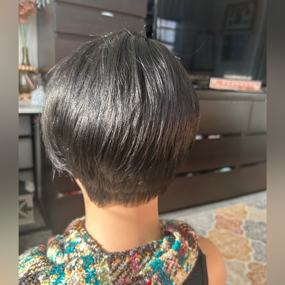 ✨NEW Women's Short Pixie Bob Wig - Black and Gold Highlights - Picture 9 of 14